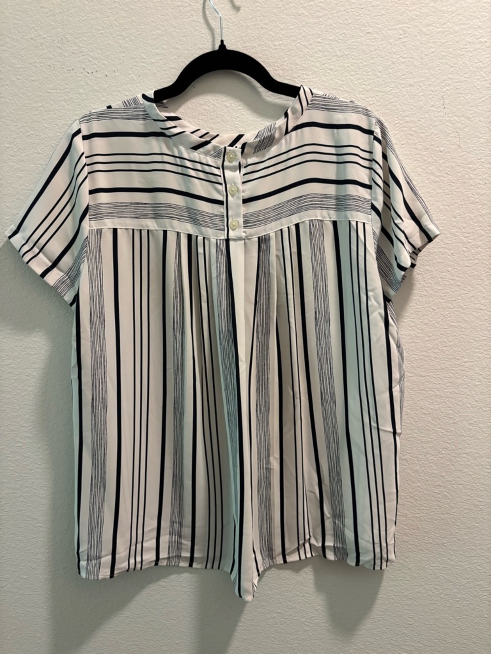 Loft Striped Short-Sleeve Women's Top, size M - Picture 4 of 6